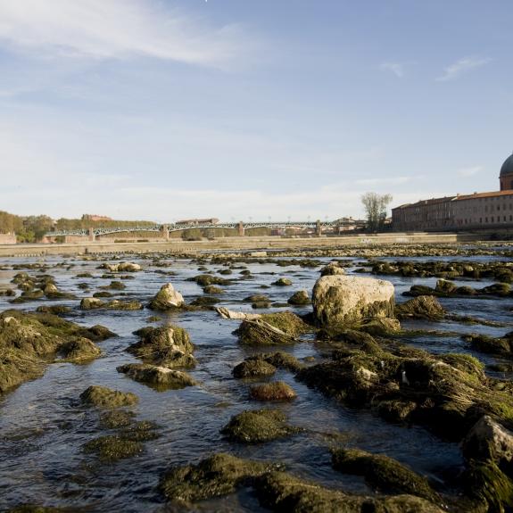 La Garonne à sec au niveau de La Grave.